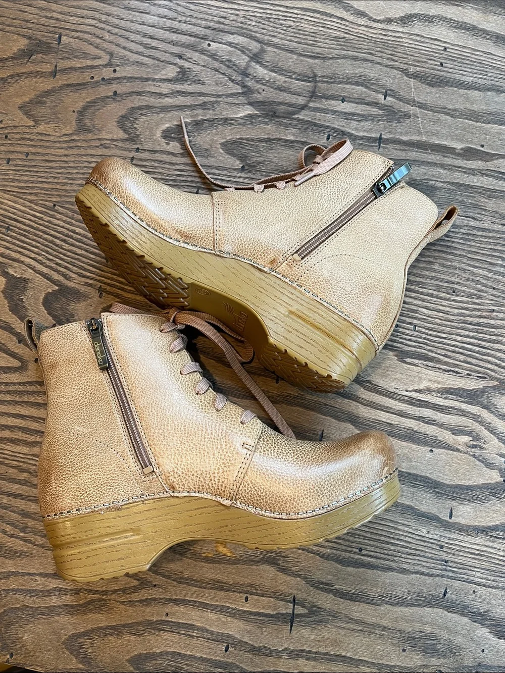 Dansko Sigourney tan clog lace up boot leather size 8.5-9